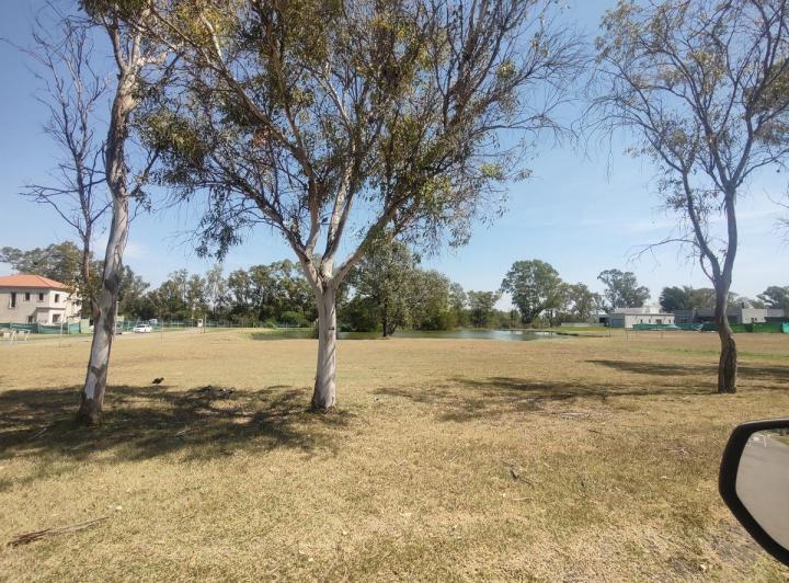 Terreno · 840m²