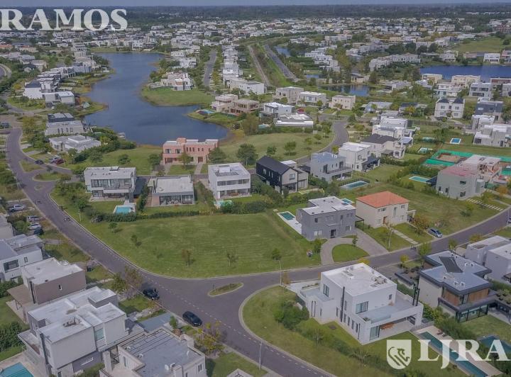 Terreno · 700m²
