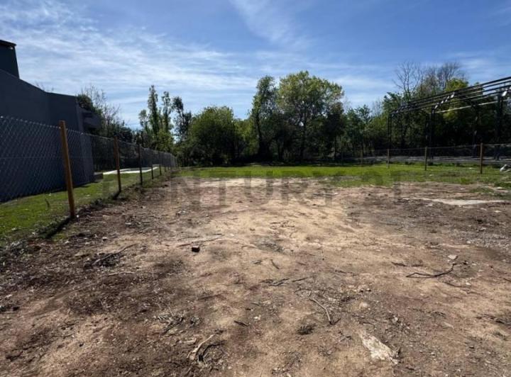 Terreno · 1077m²