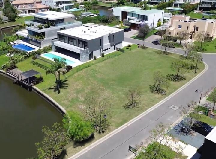 Terreno · 1050m²