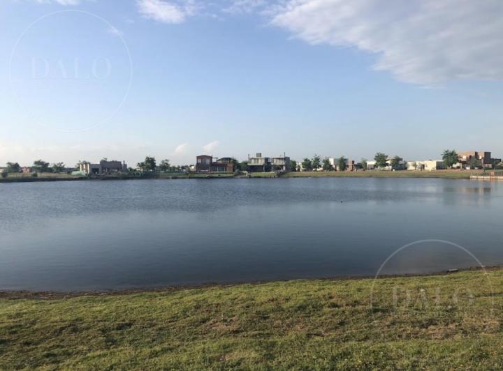 Terreno · 803m²