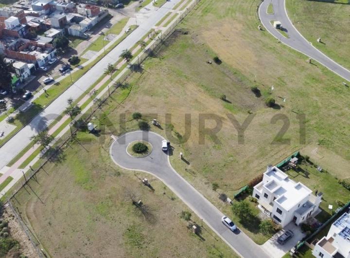 Terreno · 704m²