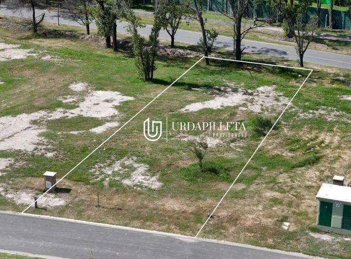 Terreno · 827m²