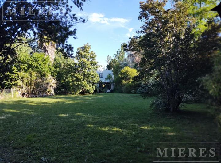 Terreno · 832m²