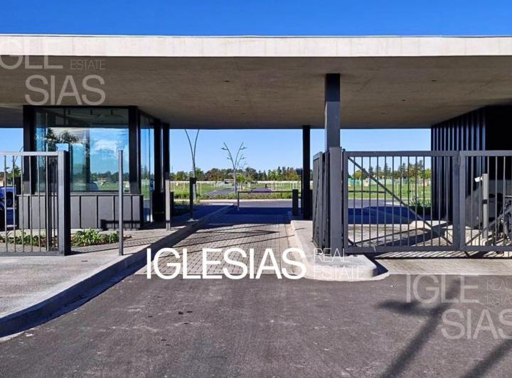 Terreno · 715m²