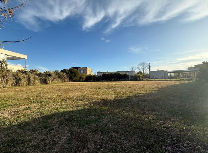 Terreno · 618m²