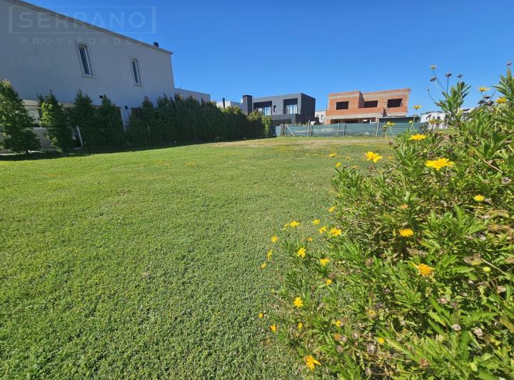 Terreno · 407m²
