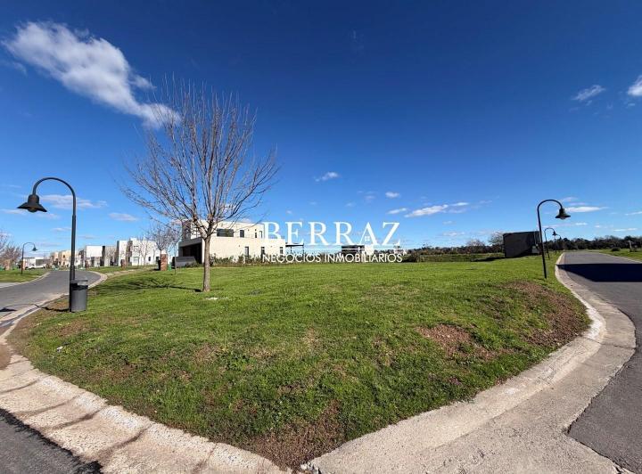 Terreno · 829m²