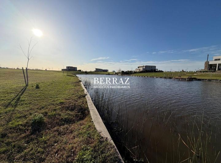 Terreno · 905m²