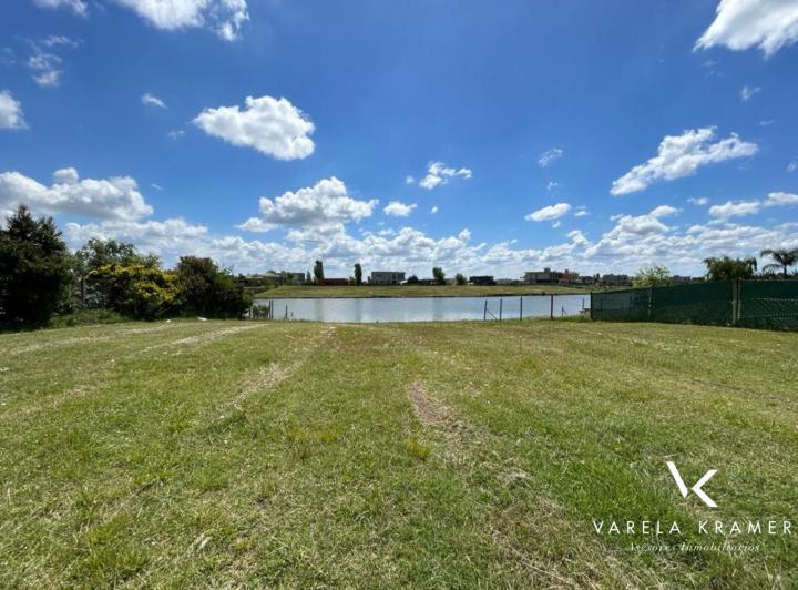 Terreno · 992m²