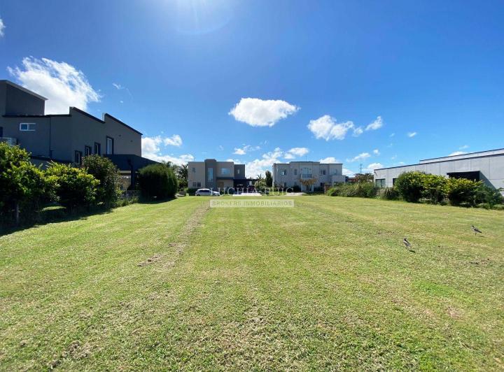 Terreno · 690m²