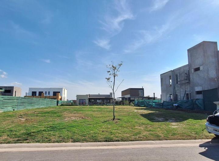 Terreno · 613m²