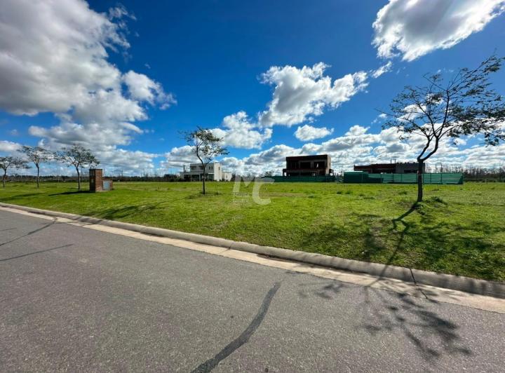 Terreno · 682m²