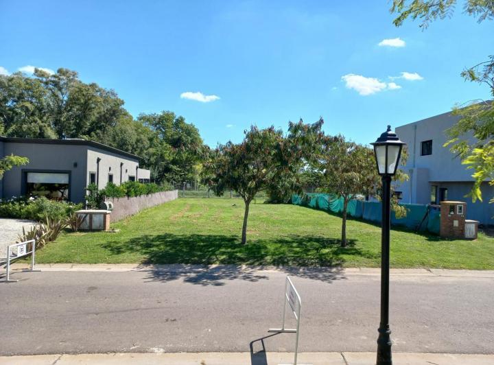 Terreno · 648m²