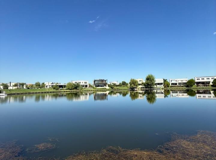 Terreno · 832m²