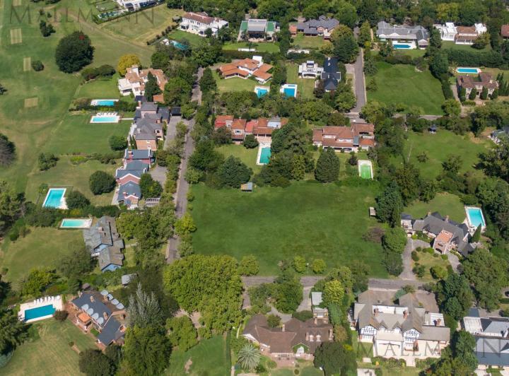 Terreno · 2225m²