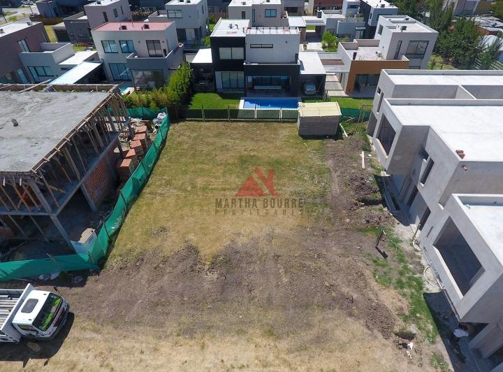Terreno · 370m²