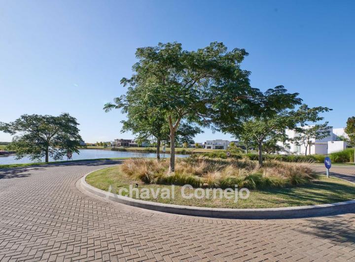Terreno · 682m²