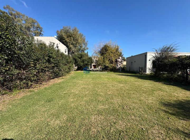 Terreno · 377m²