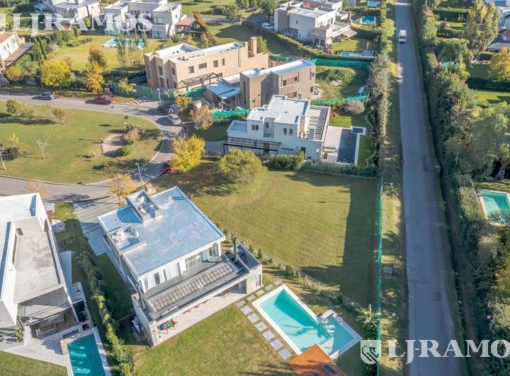 Terreno · 619m²