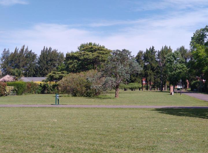 Terreno · 736m²
