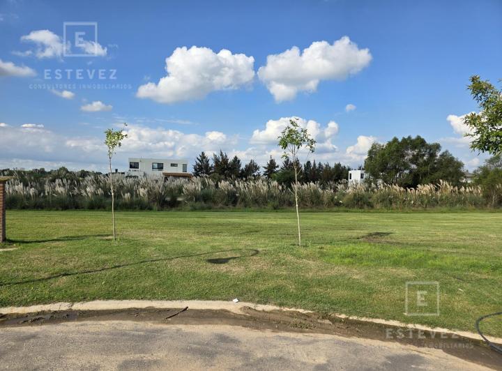 Terreno · 701m²