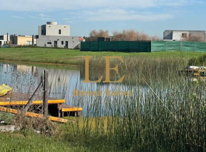 Terreno · 831m²