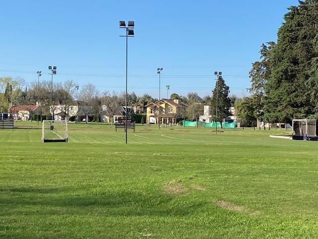 Terreno · 876m²