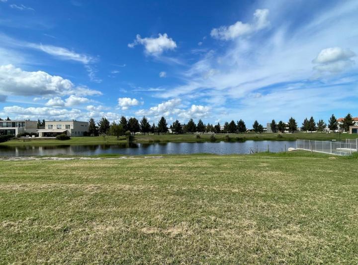Terreno · 850m²
