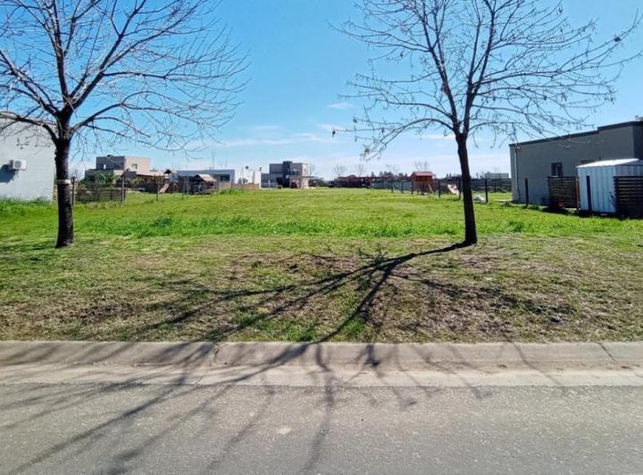 Terreno · 829m²