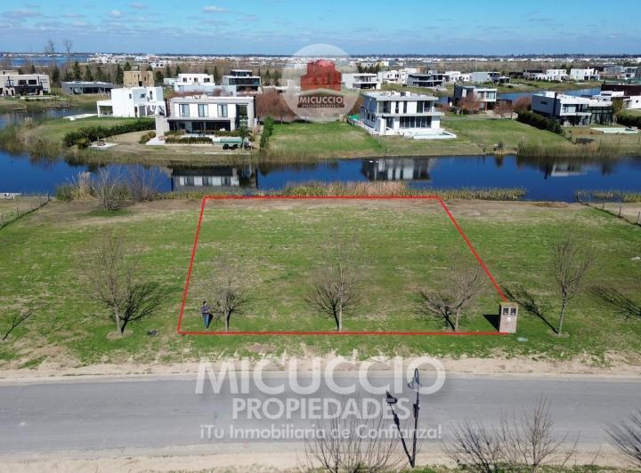 Terreno · 851m²