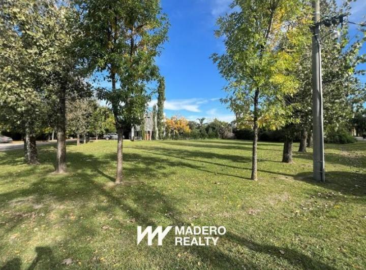 Terreno · 1300m²