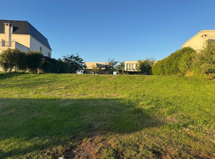 Terreno · 888m²