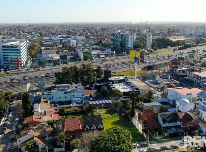 Terreno · 1050m²