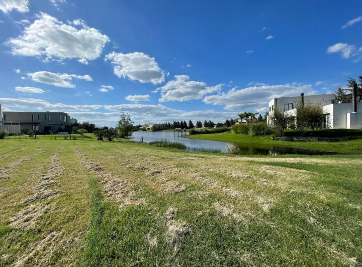 Terreno · 877m²
