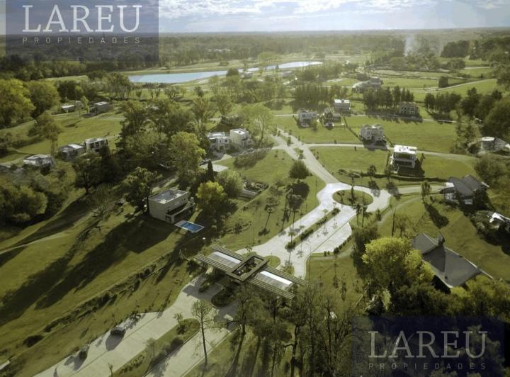 Terreno · 726m²