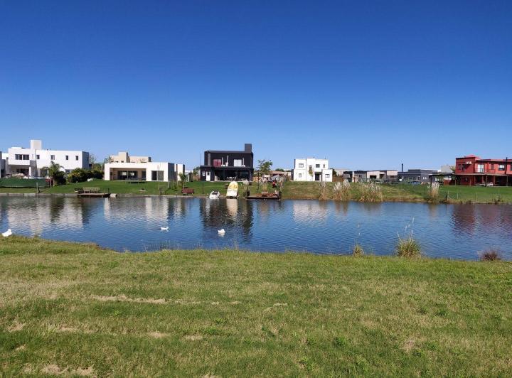Terreno · 857m²