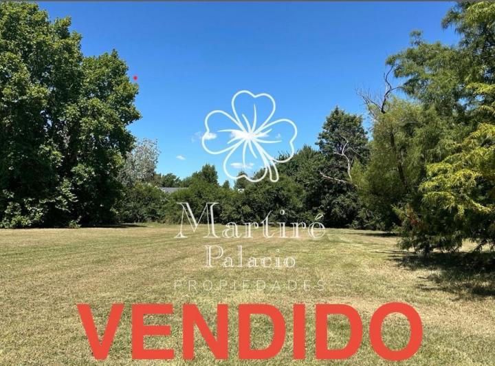 Terreno · 2215m²