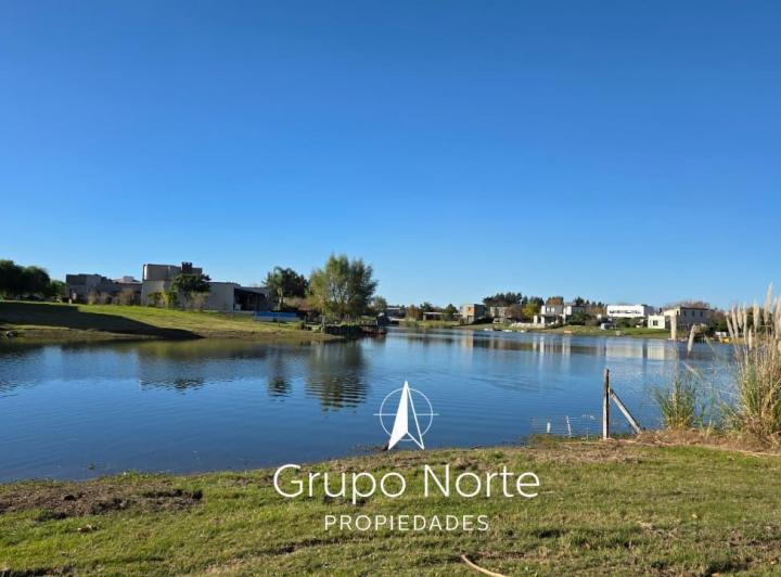 Terreno · 902m²