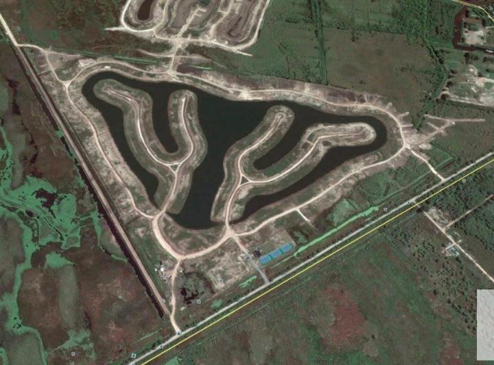 Terreno · 890m²