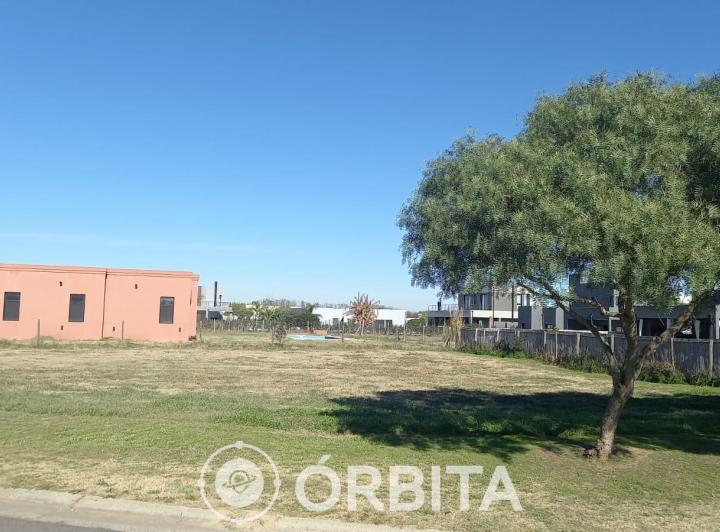 Terreno · 840m²