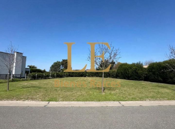 Terreno · 822m²