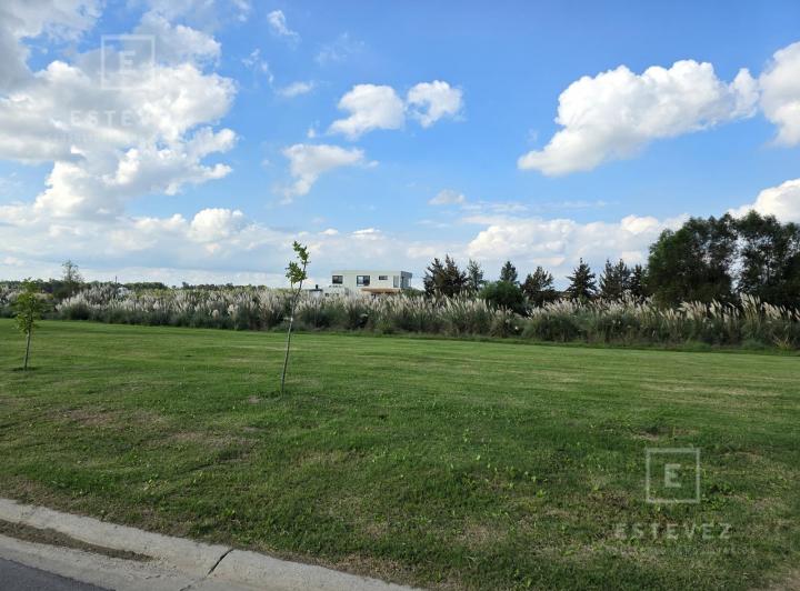 Terreno · 798m²