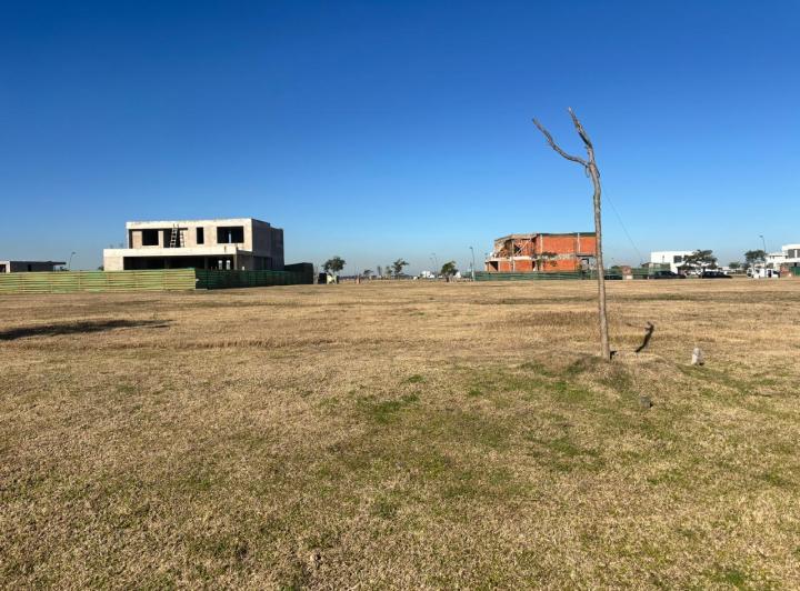 Terreno · 682m²