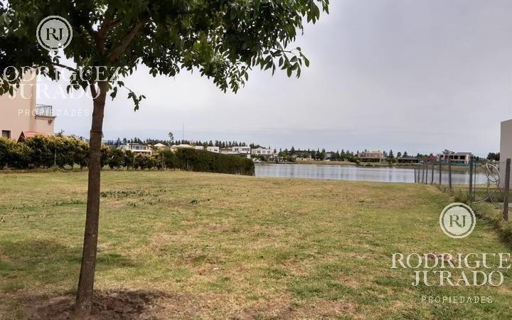 Terreno · 900m²