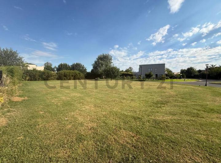 Terreno · 921m²
