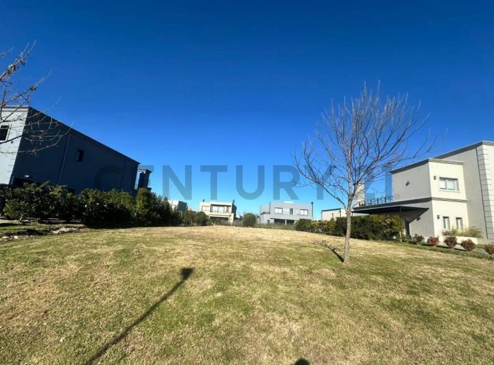Terreno · 680m²
