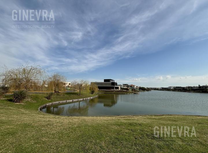 Terreno · 1032m²