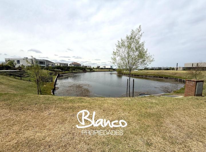 Terreno · 962m²
