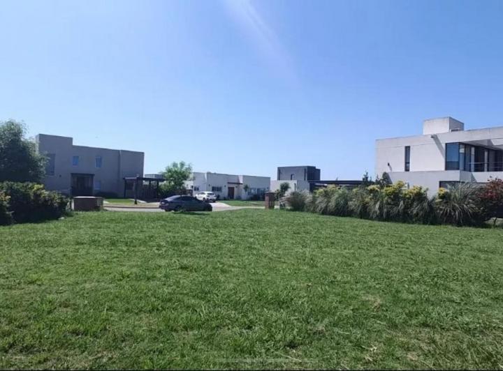 Terreno · 618m²